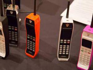 Мобилните телефони от 90-те отново са на мода