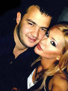 Охранителите на Бирмата изхвърлиха Преслава! Певицата остана без дрехи (снимки) видяна 20481 коментари 13