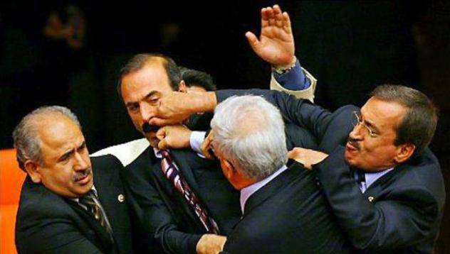 Бой в турския парламент