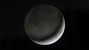 Тъмната страна на Луната се оказа тюркоазена