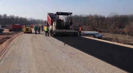Асфалтиране през януари