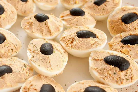 Пълнени яйца със сардини