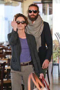 Ванеса Паради с нова прическа след новината за годежа на Джони Деп видяна 5628 коментари 9