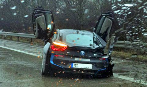 Първа катастрофа на BMW i8