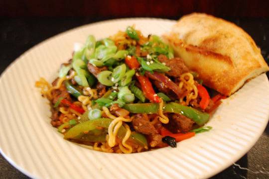 Телешко с нудълс и зеленчуци