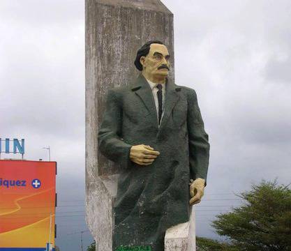 Оцветиха и паметника на Георги Димитров в Бенин