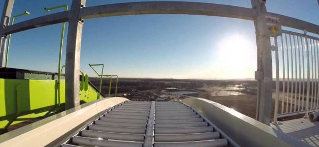 Най-високата водна пързалка в света (видео)