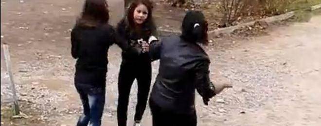 Ученички се млатиха в парк до гимназия в Хасково