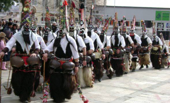 Започнаха фестивалните шествия на кукери в Перник