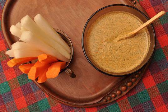 Сос от тиквено семе с пръчици от морков и ряпа