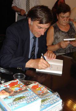 Писателят Бойко Беленски: Късметите в баницата са като обещанията на депутатите – само на хартия