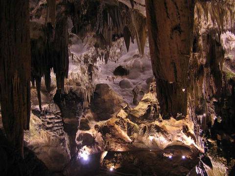 5 красиви пещери в България