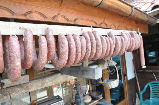 Домашни луканки от дивеч натръшкаха три села хора