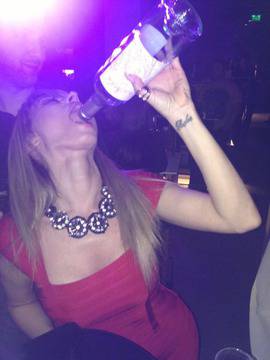 Мариана Маринова се натряска на Мис Плеймейт (снимки)