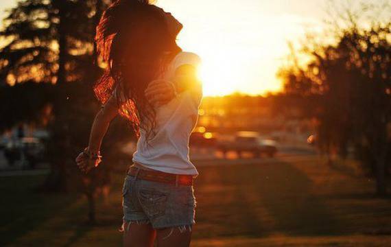 Защо трябва да се срещаш с момиче, което пътува