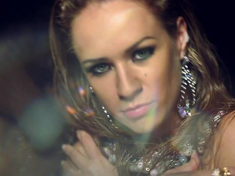 Лора Караджова е по-секси от всякога в Bye, bye feat. Криско (Видео)