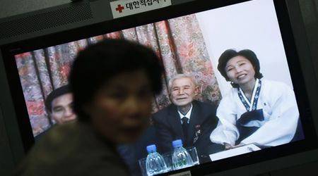 Северна и Южна Корея подновяват срещите на разделени семейства