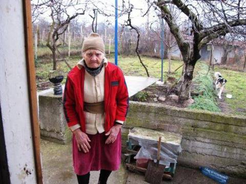 За първи път баба Тошка на топло ще гледа и други тв канали, помни само първа и втора програма