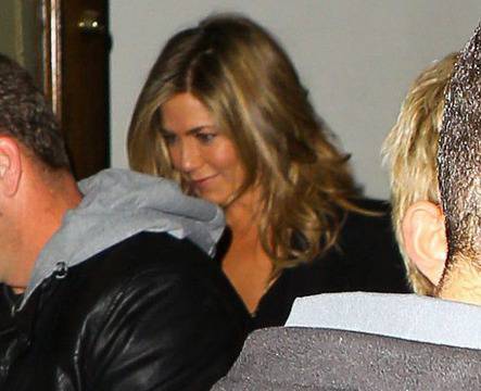 Дженифър Анистън отново с дълга коса видяна 4046 коментари 2