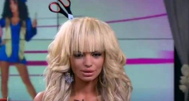 Мис Джуки изтрещя, заплашва репортер на BLife