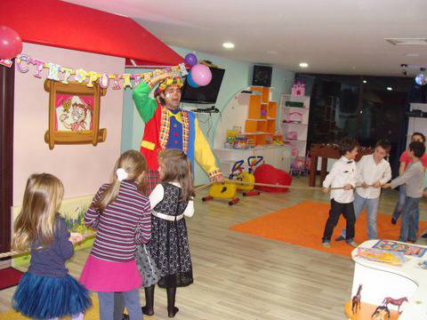 Творчески занимания в Детски парти център Лиани