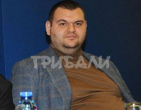 Пеевски: Цветанов ме накара да разпъна чадър над Киро Японеца!