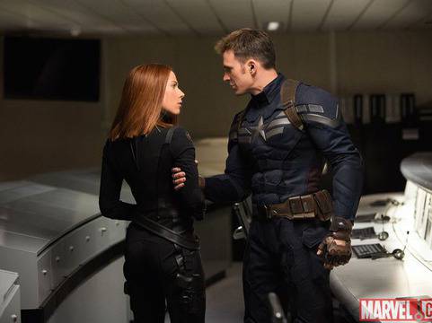 Скарлет Йохансон с голяма роля в The Avengers 2 и spin-off филм за Черната вдовица