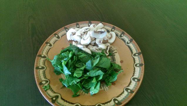 Супа със спанак и гъби