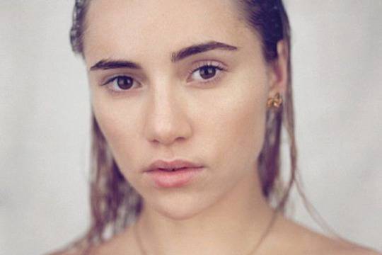 Гаджето на Брадли Купър лъсна по дупе