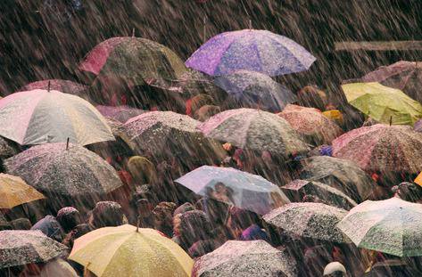 Времето днес: облачно и дъждовно