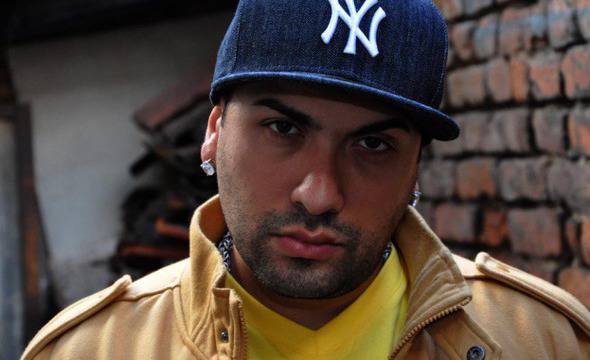 Интерпол издирва рапъра Играта