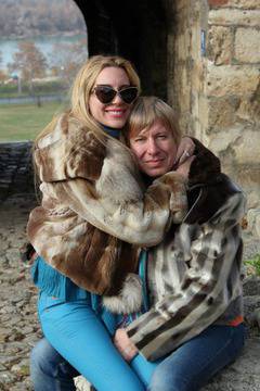 Антония Петрова се конти с палто от котки