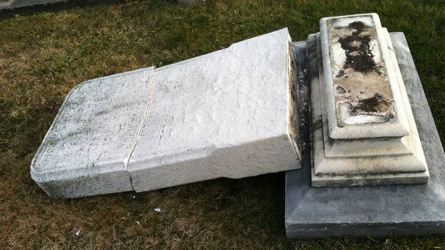 Кощунство с надгробни плочи и паметници в Кюстендил