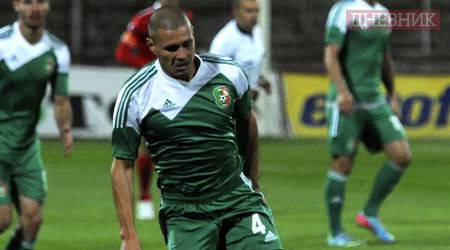 Пенев извика нови двама защитници от „Литекс“ в националния отбор