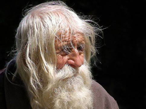 Погребаха Дядо Добри приживе