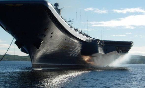 Най-големият руски самолетоносач е в пристанището на Лимасол