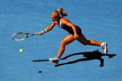 Цибулкова продължава без загубен сет в Акапулко