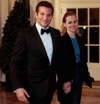 Брадли Купър се сгодил