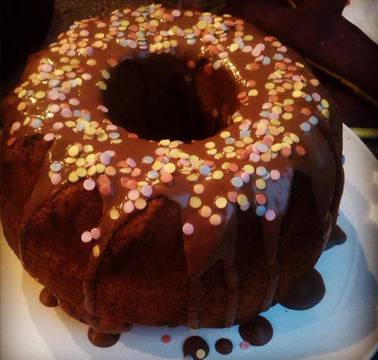 Нашарен кекс с шоколадова глазура