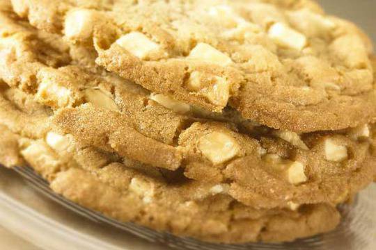 Бисквити с овесени ядки и бял шоколад