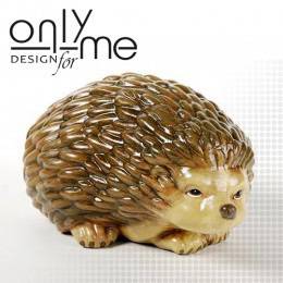 Декоративна градинска фигура Таралеж от керамика ръчно рисувана.