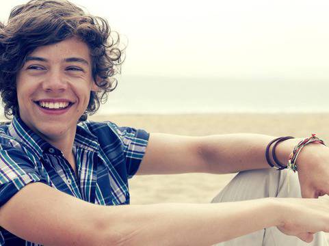 Хари Стайлс от One Direction си хвана гадже, по-възрастно от него с 15 години
