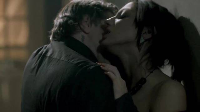 Емануела в Под Прикритие !