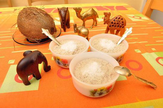 Кокосов крем с фурми