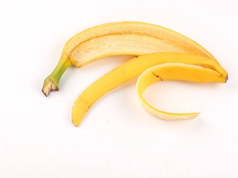 Бананови кори за бели зъби