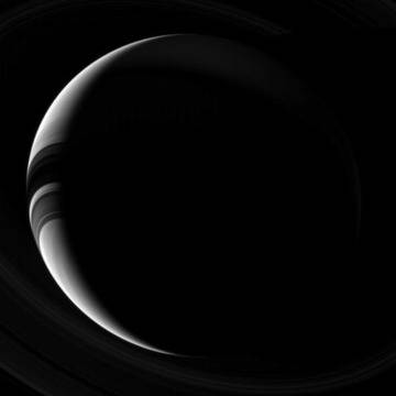 КОСМОС БГ – сайт за космонавтика – Планетата Сатурн като сърп!