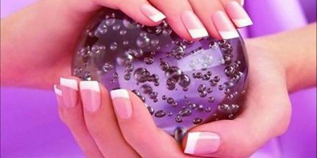 СОФИЯ: Изискан Френски маникюр в салон за красота Емилияна на ТОП цена!