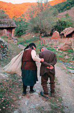 На моите пчелички /баба и дядо/