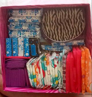 Организация за менструация: превръзки и тампони в редици и колони