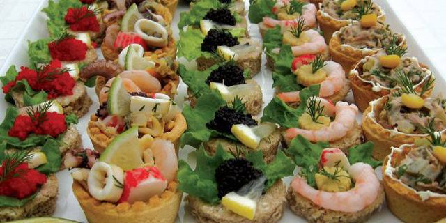 ВАРНА: Вкусно изкушение с кетъринг от Бистро KISS THE COOK! 30 бр. хапки АСОРТИ на изкушаваща цена!